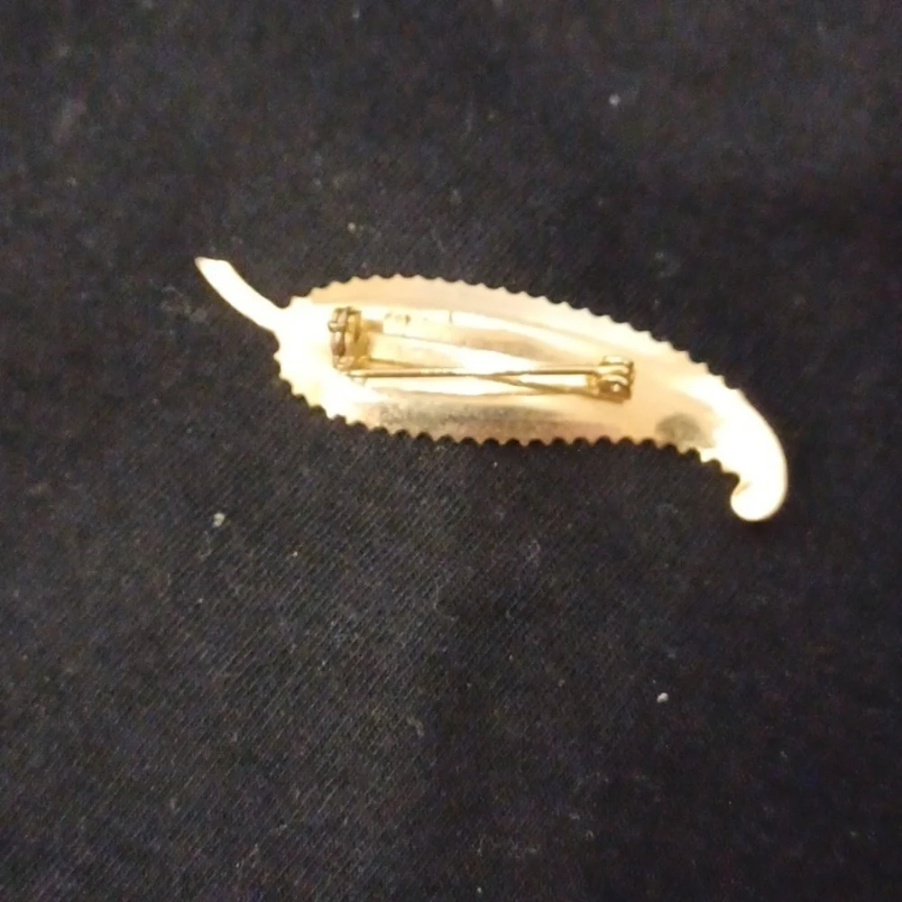 Gold-plated Leaf Brooch